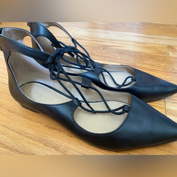 Saks Fifth Avenue cross strap ballet flats leather black - Picture 2 of 7